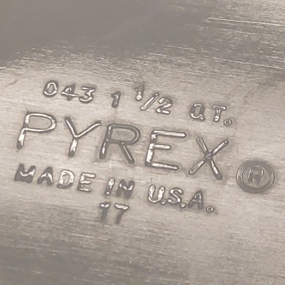 Pyrex Early American 1.5Qt Oval Bowl - Picture 7 of 7